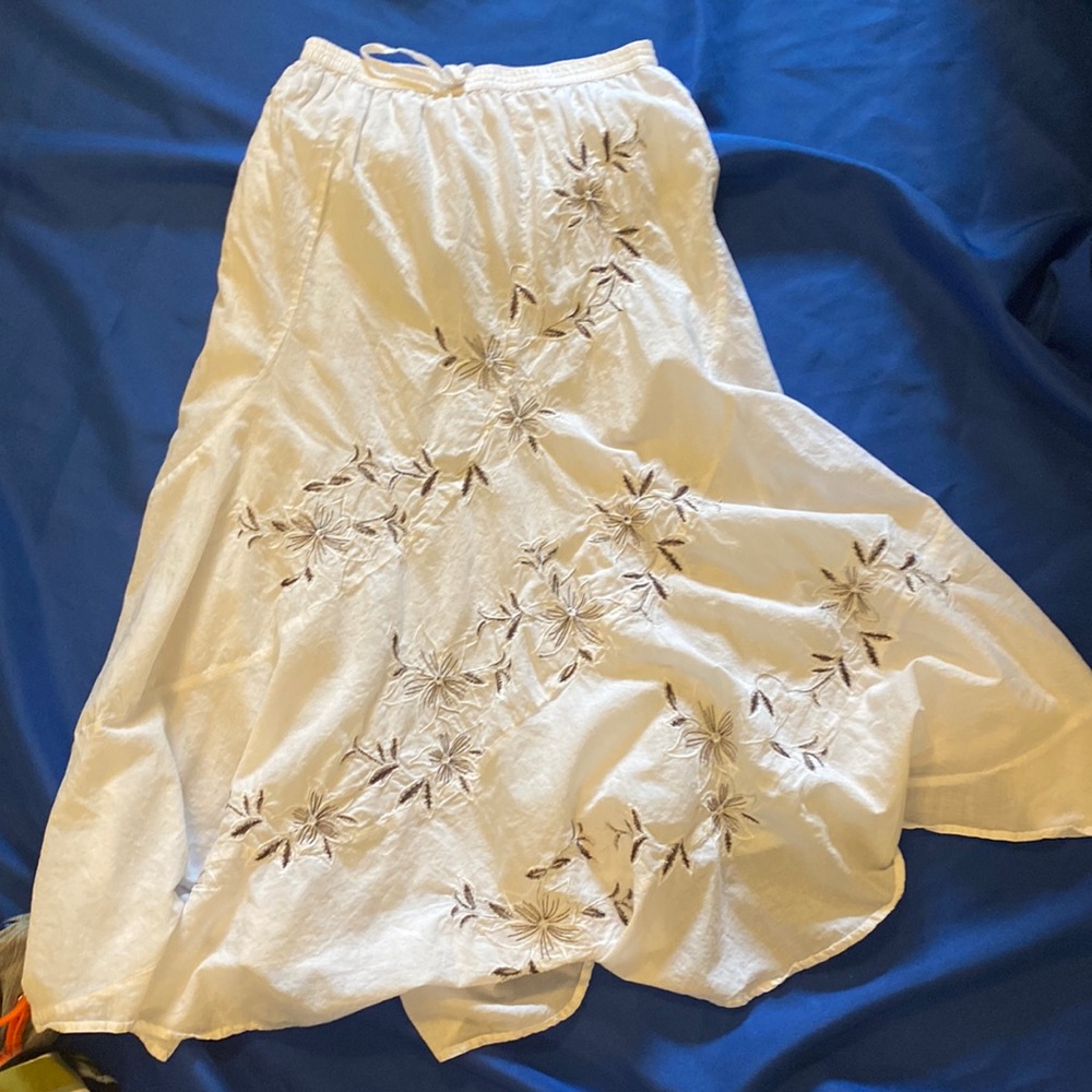 Metro wear small long skirt.